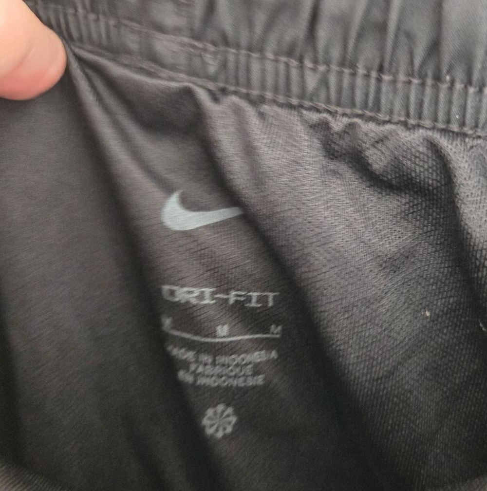 Nike Women's Black Shorts with Gold Trim Size Medium - Picture 4 of 4